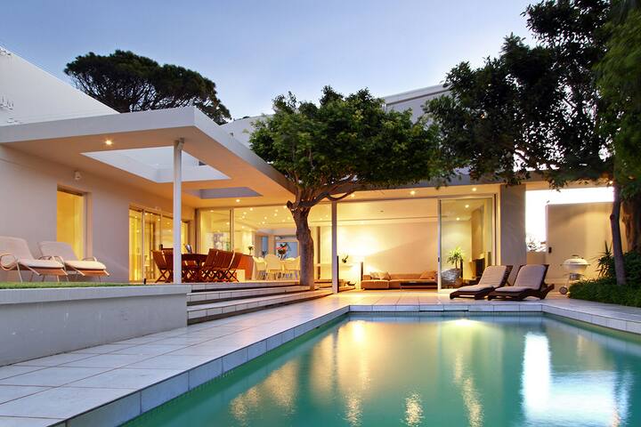 3 Bed close to Camps Bay beach, pool, garden gallery image 2