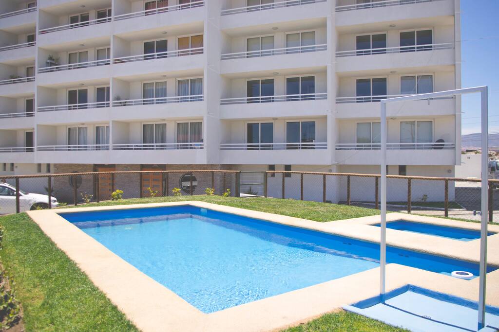 Piscina para refrescarse si lo suyo no es el mar