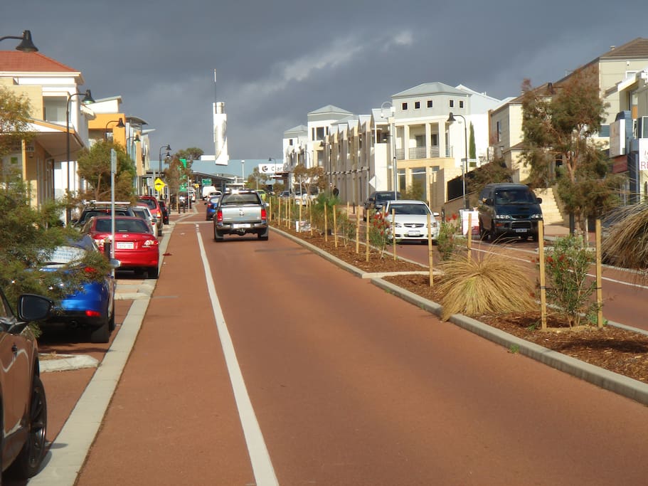 You can walk to the local train station in 5 mins