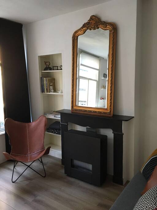 Beautiful large mirror in the apartment, to see how you look in your brand new designers clothes, bought in 9 straatjes.