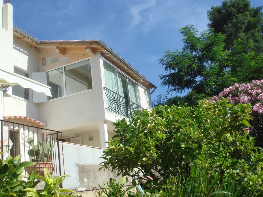 vue extérieur de l'appartement dans une maison