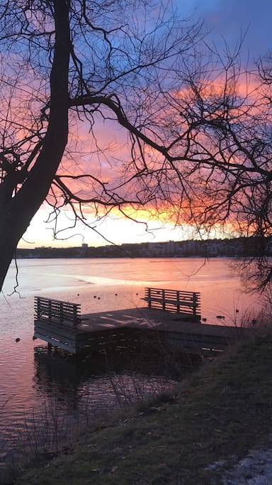 Badbrygga 40m ifrån dörren till lägenheten