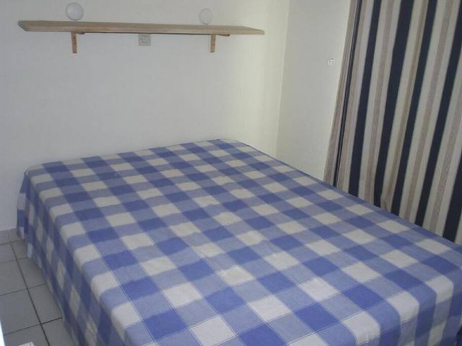 Chambre avec lit double