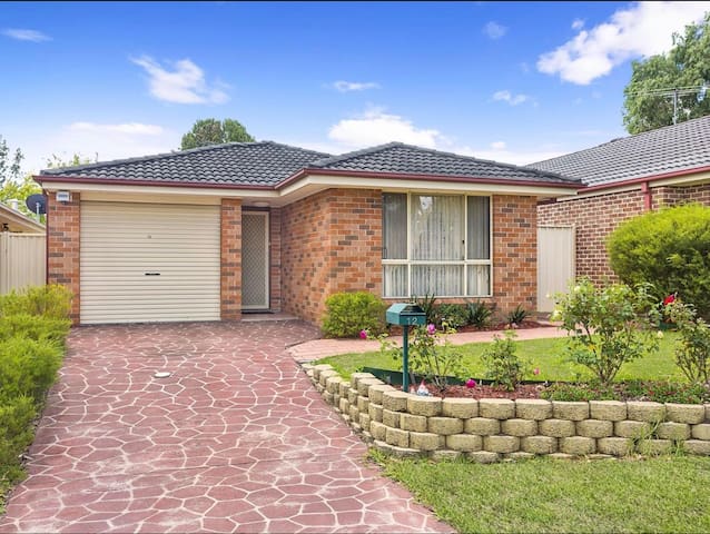Home Away from Home!!! Near Holsworthy Station