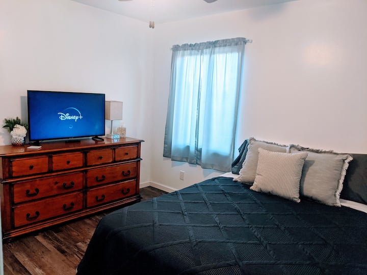 Second Bedroom has a queen size bed with 40in Smart TV and Roku