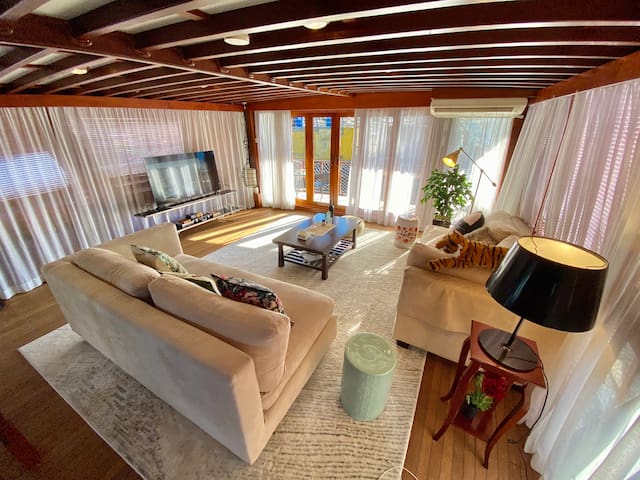 Antique Cosy Houseboat @ Aberdeen Fishing Village