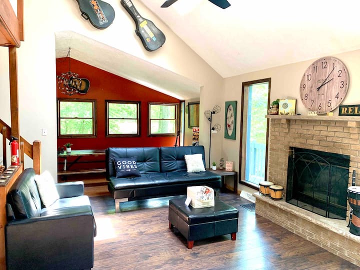 5 Bedroom Home With Gameroom In Poconos #1 Resort - Bushkill, PA