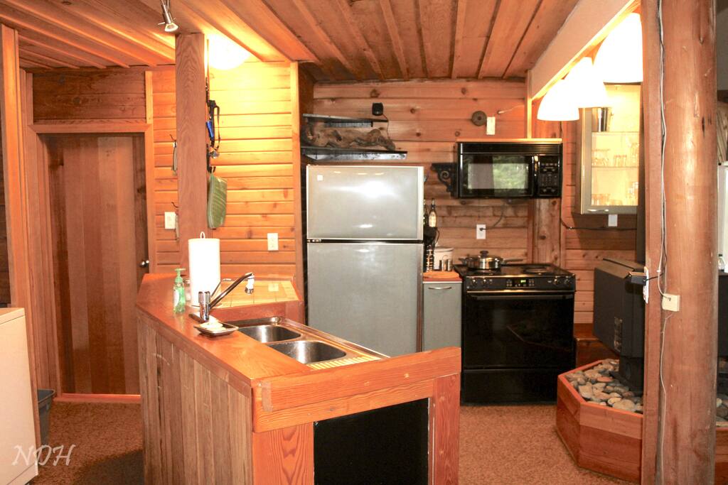 Full kitchen with amenities