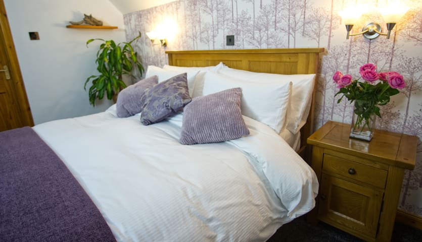 King Room Overlooking Loch Ness