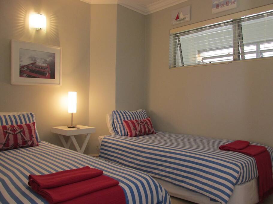 2 single bed bedroom
