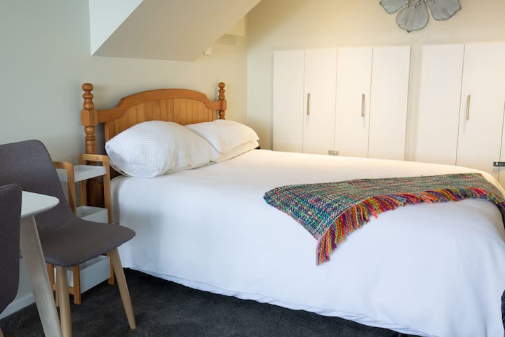 Брачен кревет (широк 150 - 179