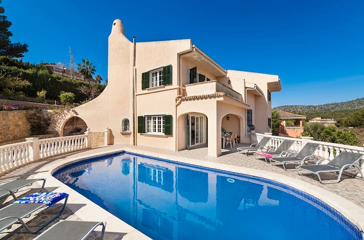 Villa Palmanova, your best place for group travel