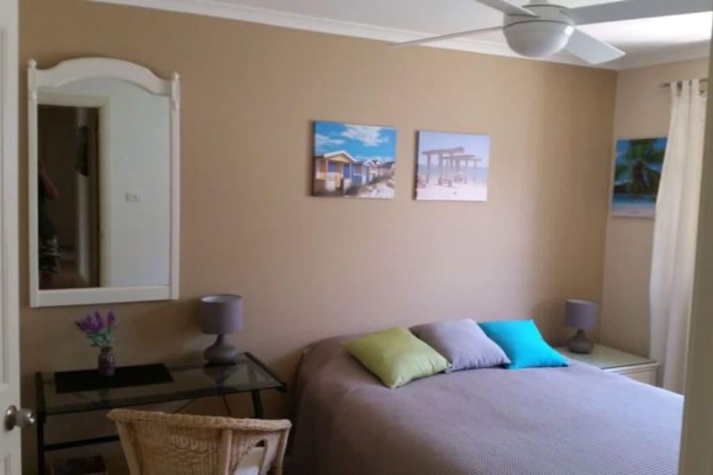 Comfortable Queen size bed. Built-in wardrobe hanging space. Ceiling fan +free Wifi