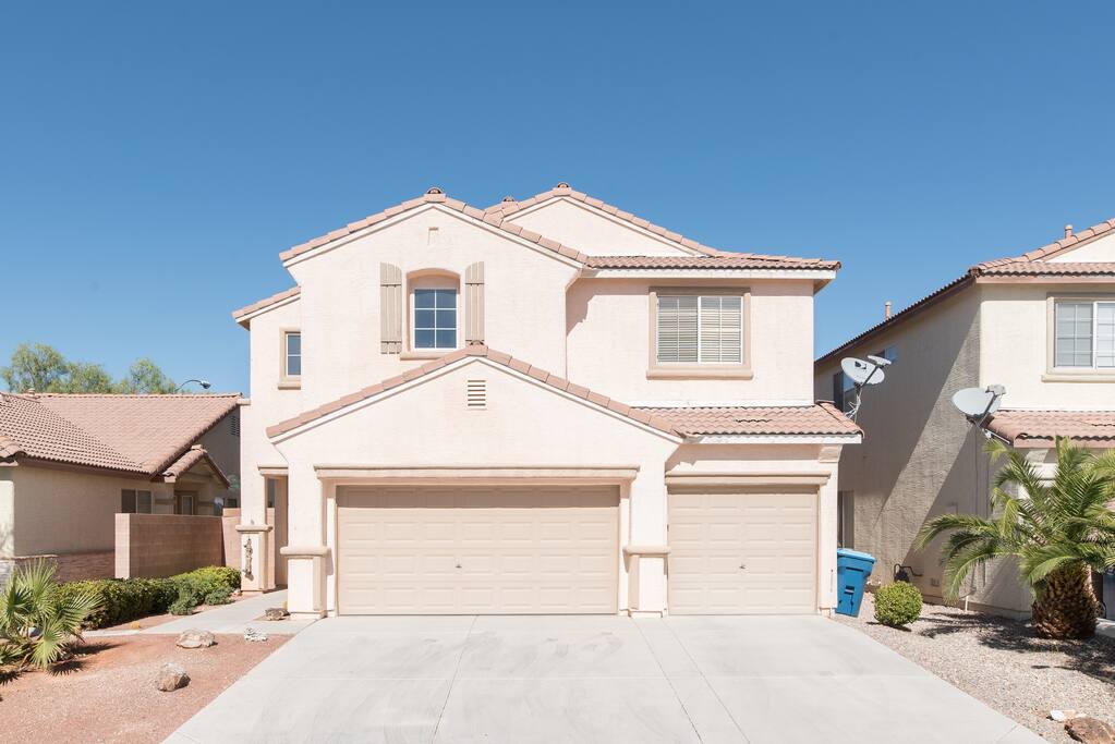 Over 2,600 sq ft available in this beautiful two story home