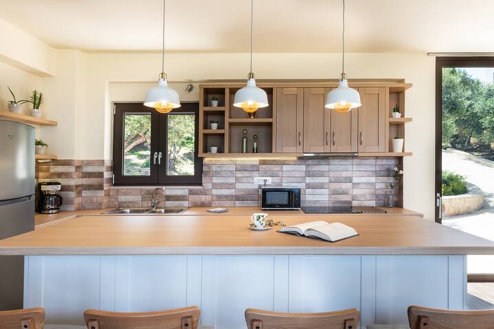 Villa Kudos in Maleme, with astonishing sea view gallery image 5