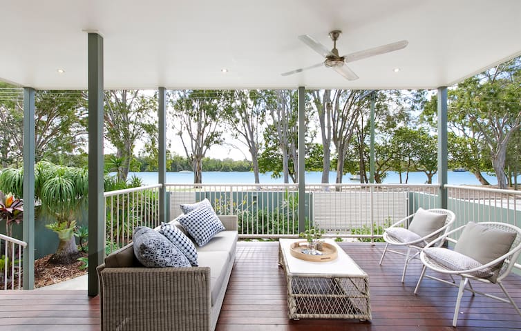 Tranquil & Modern Riverside Getaway