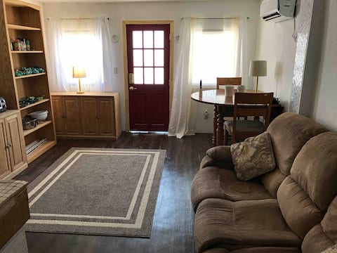 Harriette's Hideaway - #1 In Layover Guest