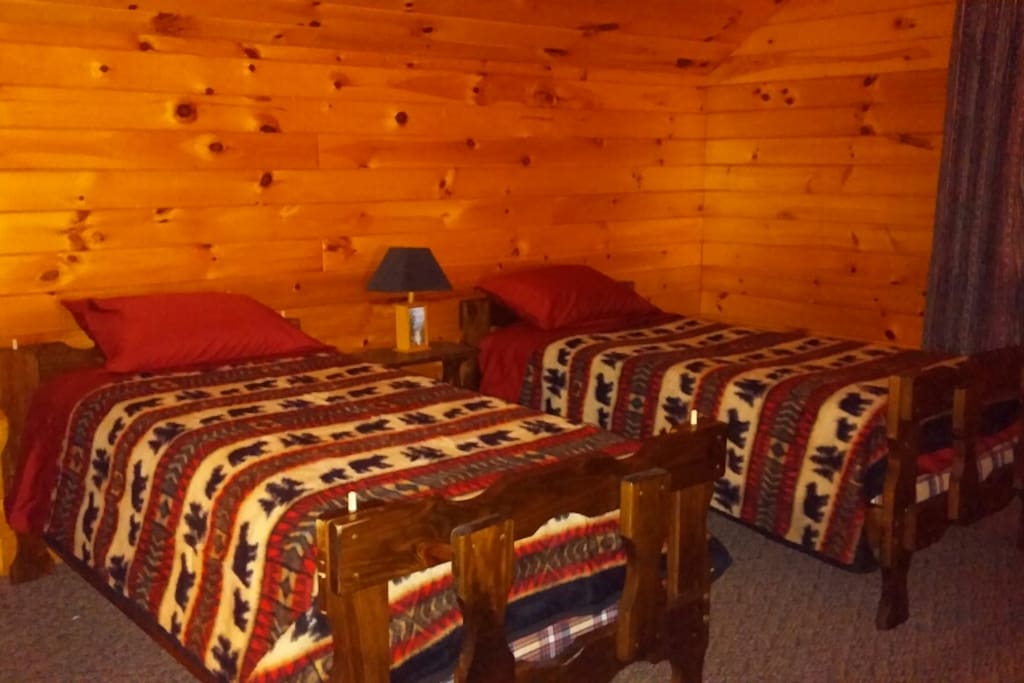 Open loft with 2 twin beds