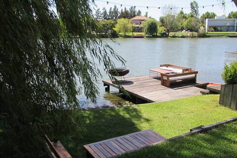 Apectacular house with lagoon in Tigre B. Privado