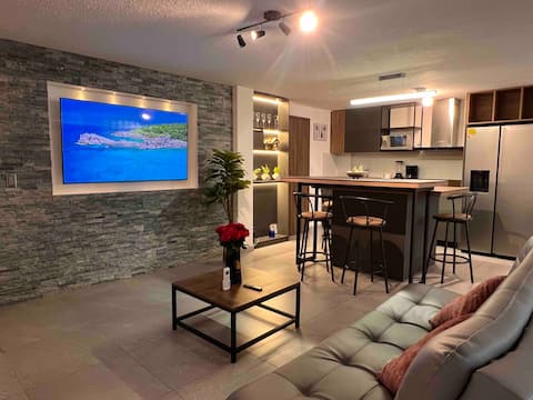 Popular Airbnb listing: Lleras park 4 bedroom 4 bathroom jacuzzi apartment in Medellín