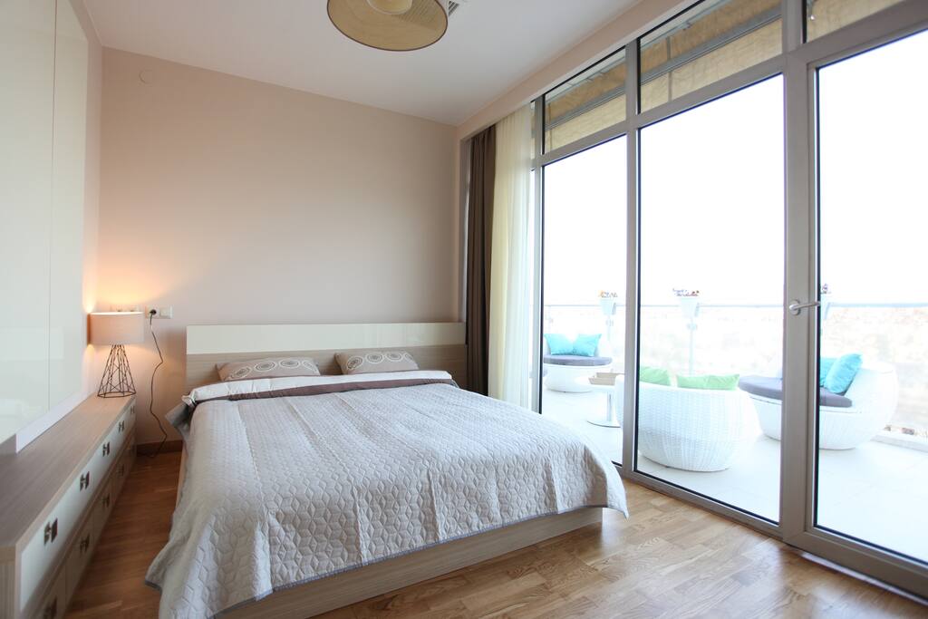 bedroom with king size bed