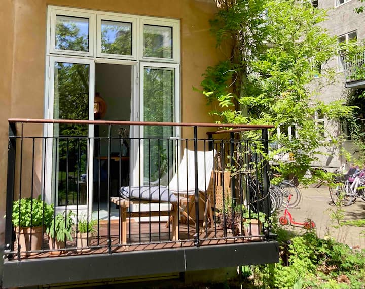 Lys Og Venlig Lejlighed Med Hyggelig Altan. - Copenhague