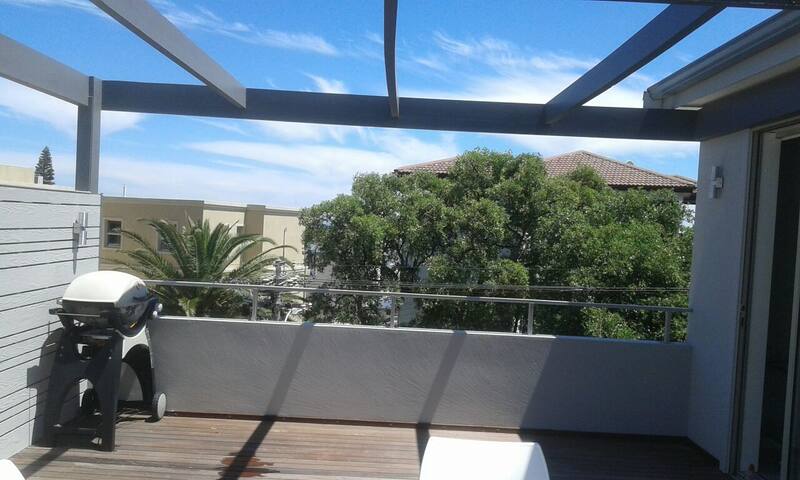 CAMPS BAY APARTMENT gallery image 4