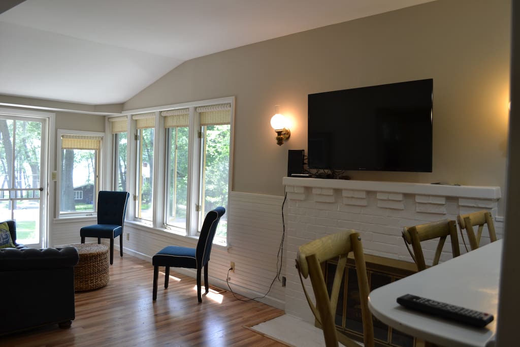 Cable TV, wifi and views of Lake Geneva