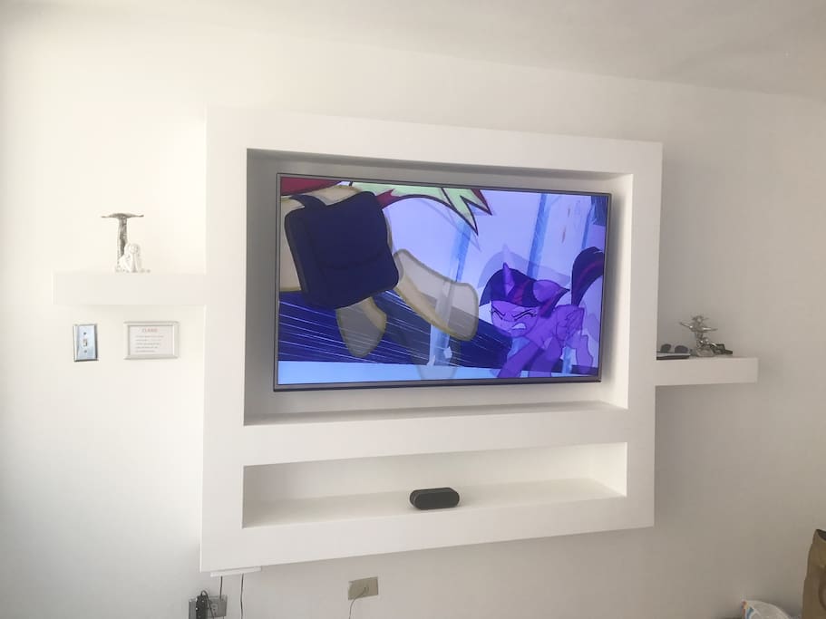 TELEVISOR DE 55" CON FASCIA ILUMINADA Y WIFI