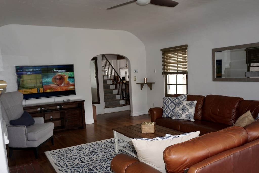 Family Room -flat screen tv with Direct TV