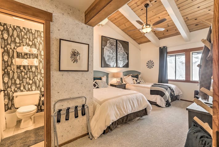 **Cozy Resort Room, Sleeps 4!**