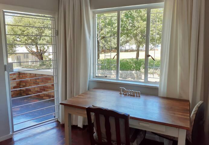 Tranquility in the city gallery image 5