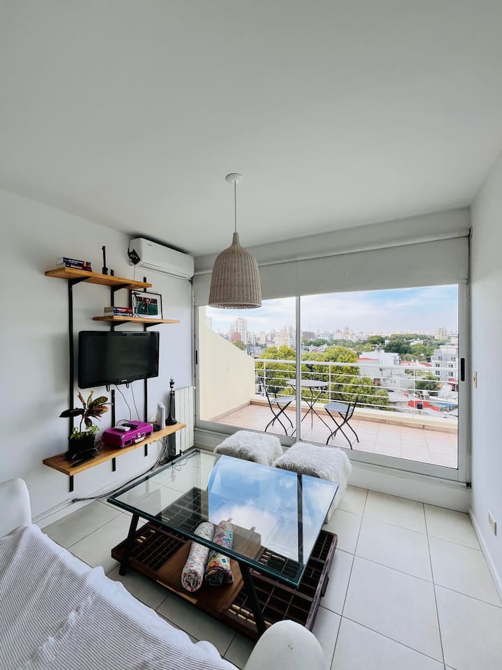 Apartamento de 1 dormitório no último andar em Saavedra