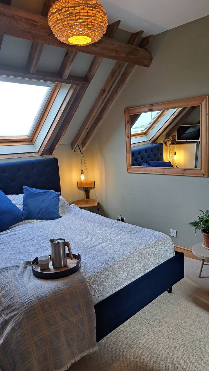 Основна спалня 1 - двойно легло + телевизор