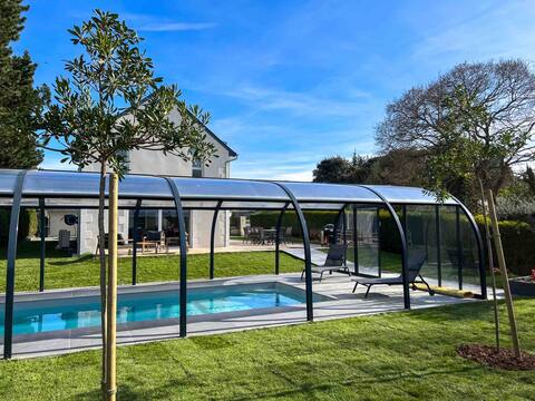 Spacious villa with pool 500 m from the beach