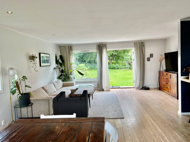 Stort dobbelt-enderekkehus med 4 soverom og hage gallery image 2