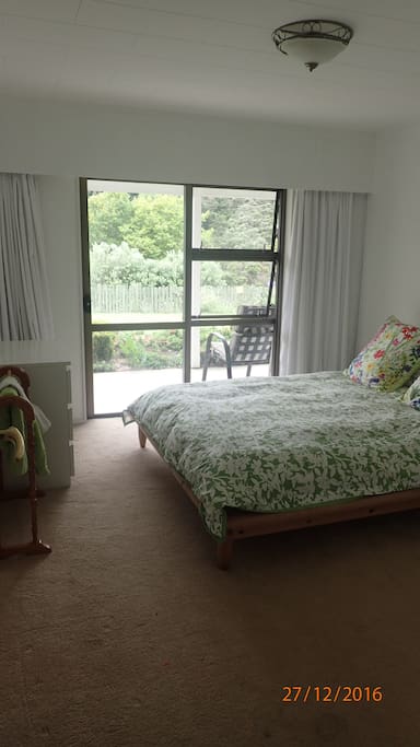 Guest bedroom, featuring queen size flexi slat bed, quality cotton sheets, feather duvet and pillows.