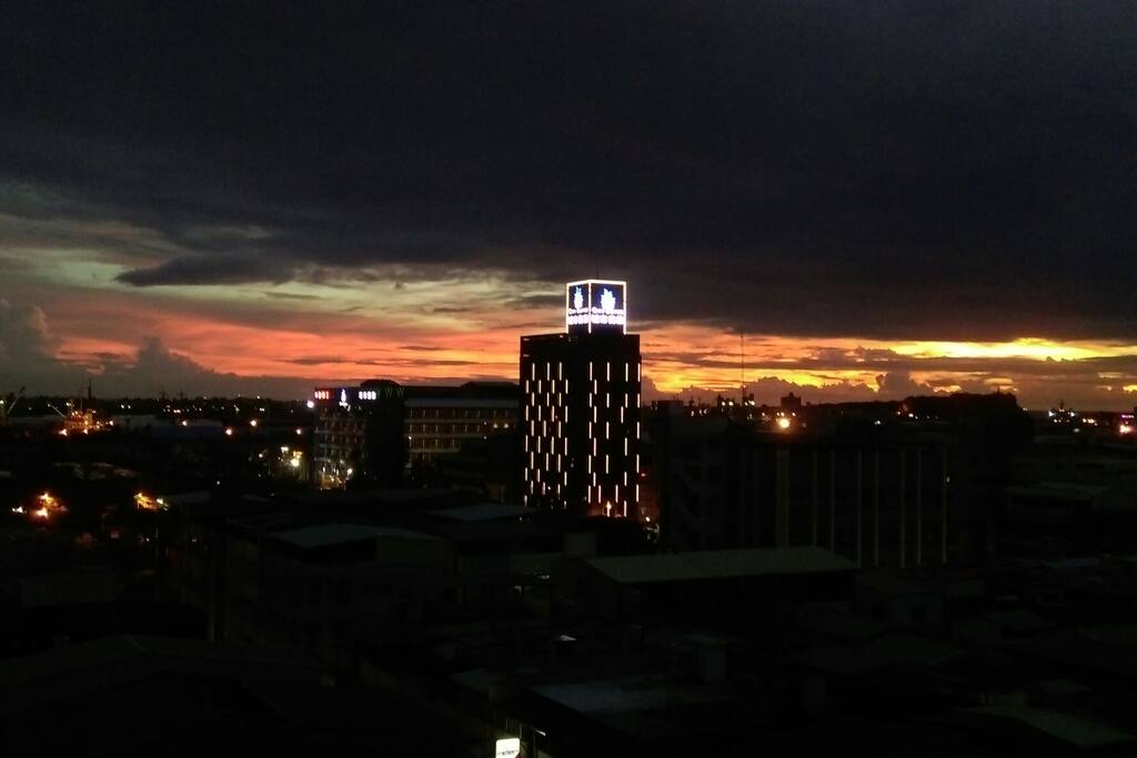 這是颱風過後的夕陽!