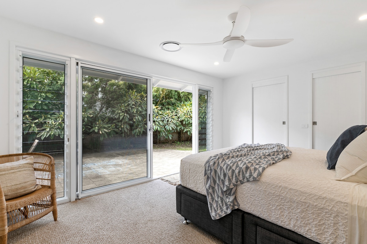 1 ห้องนอน - ห้องนอนใหญ่พร้อมเตียงคิงไซส์