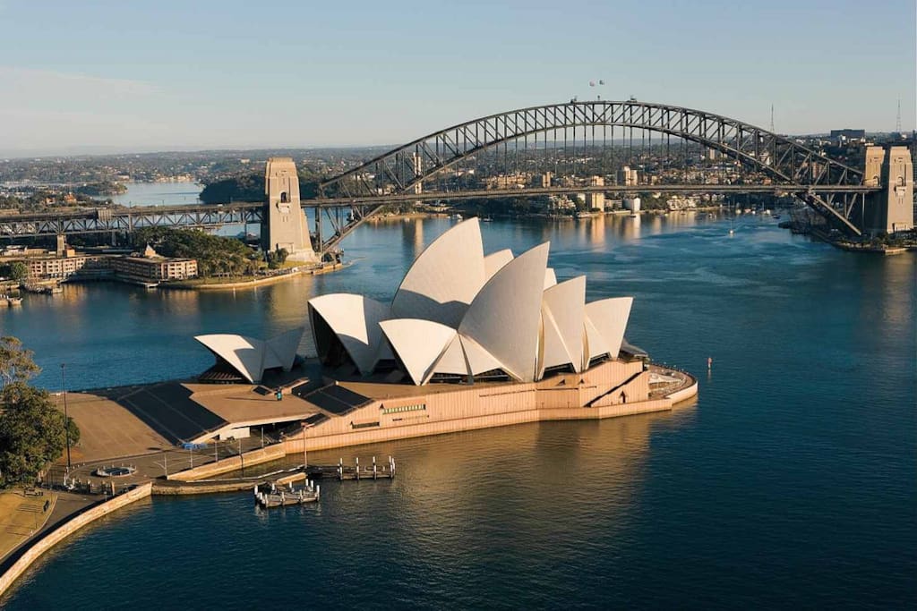 Half an hour walk to the spectacular Sydney Opera House (2.2kms) or a quick 10 min train trip.