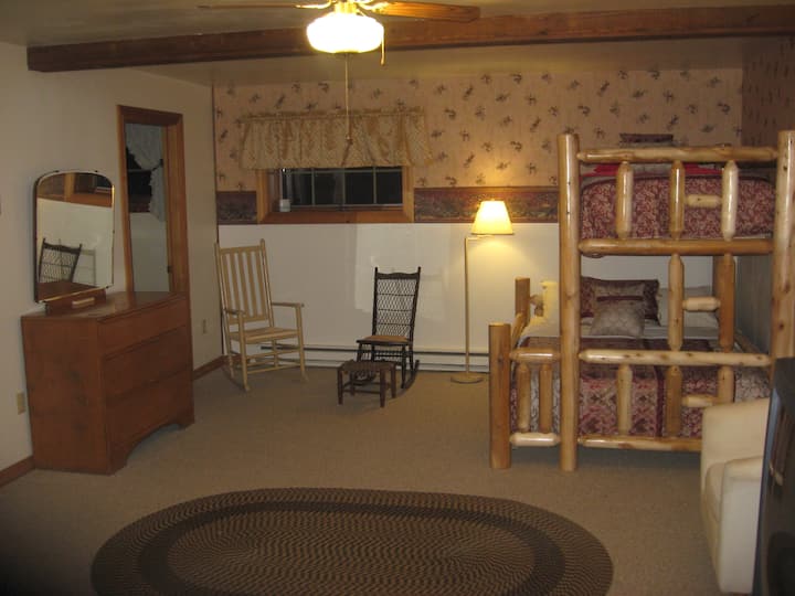 غرفة نوم بمستوى منخفض