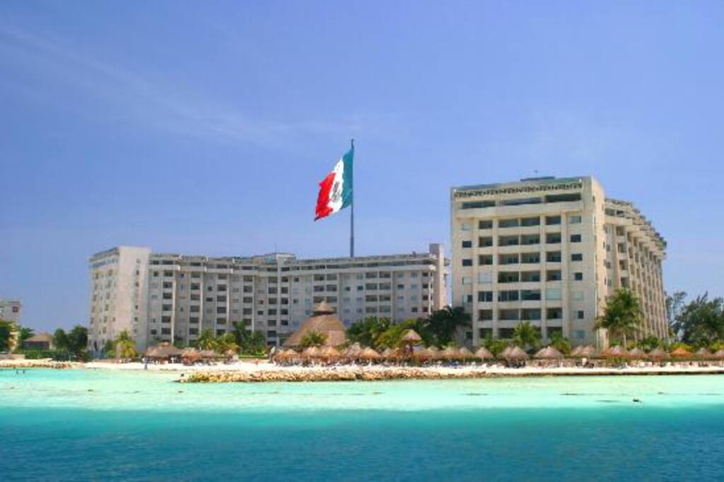 Beachfront condo with A/C