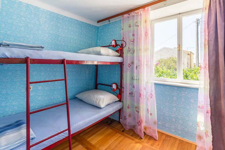 غرفة نوم ثانوية