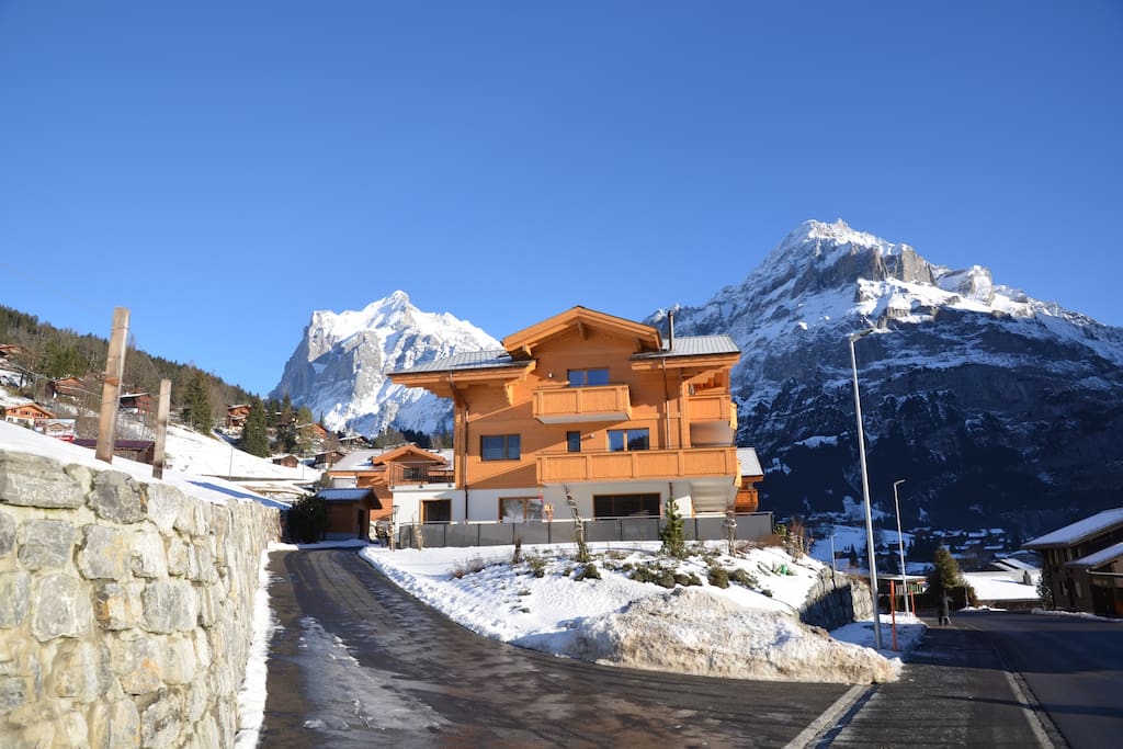 Chalet im Winter