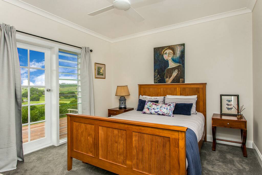Queen bedroom 3.