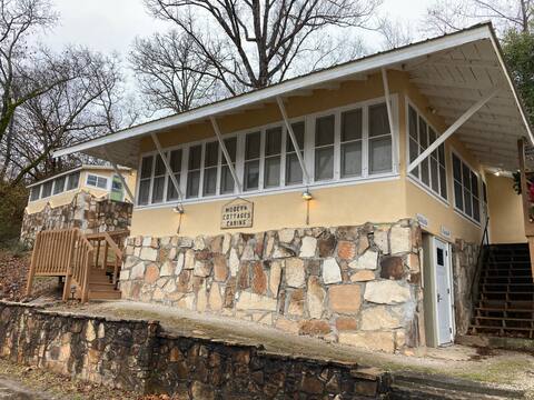1950s Fishing Cabin Getaway& Hot Tub!