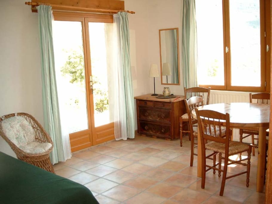 Eß- und Schlafzimmer