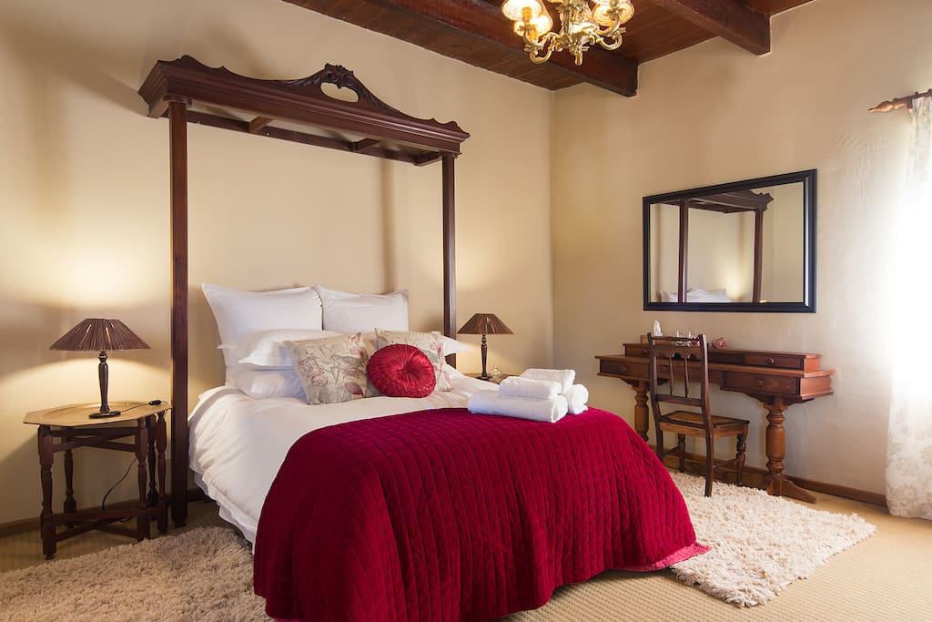 Main bedroom, with dubble bed, and en-suite bathroom.