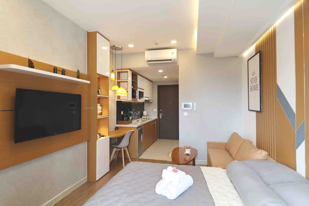 Luxury furniture Studio with 1 queen bed + 1 sofa bed