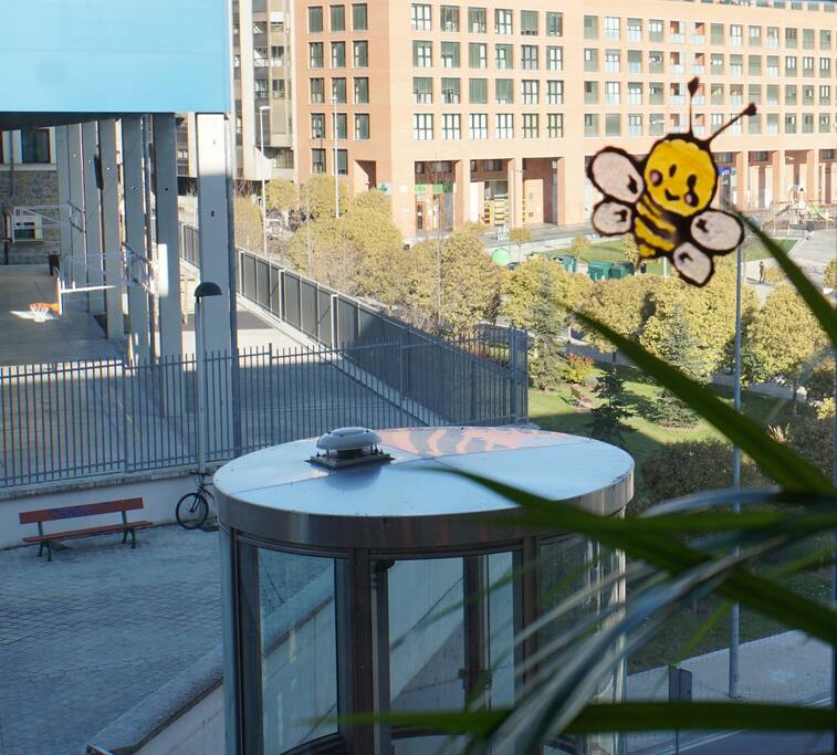 Happy Bee